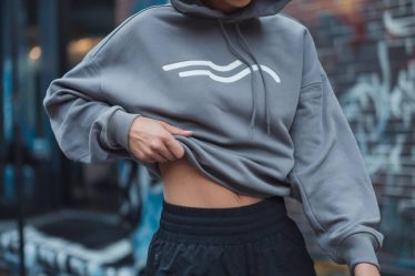 Comment adopter un style athleisure élégant : entre confort sportif et allure urbaine